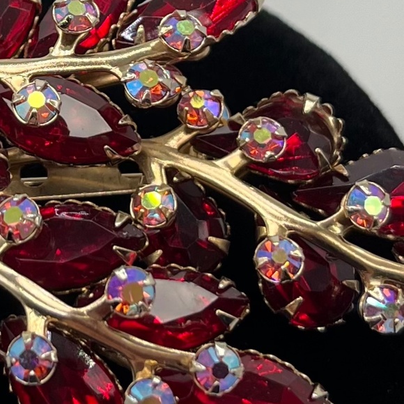 Vintage Red, and A.B. Gold Tone, Large Floral/Leaf Spray Brooch. - Picture 9 of 10
